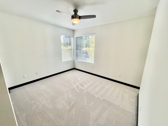 Building Photo - ** HALF MONTH'S FREE RENT **Modern 3bd/2.5...