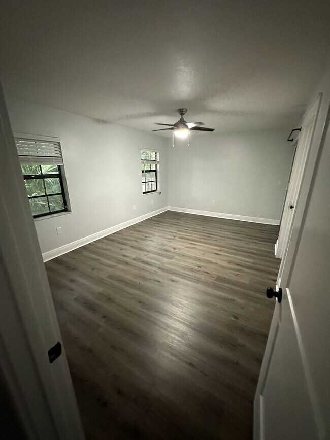 Building Photo - Spacious 4 Bedroom 3 Bath in Southoak