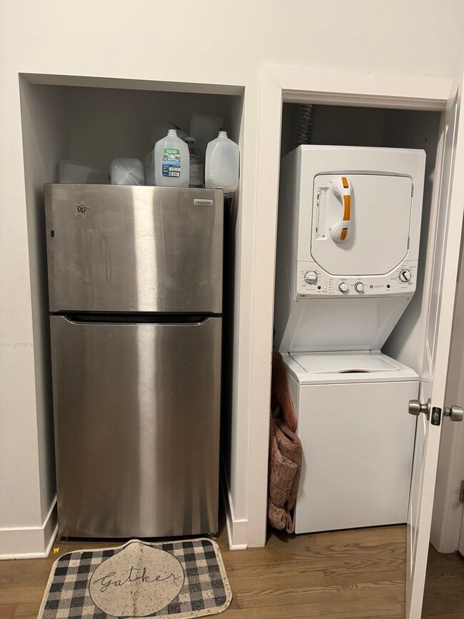 Building Photo - AM-Clybourn LLC