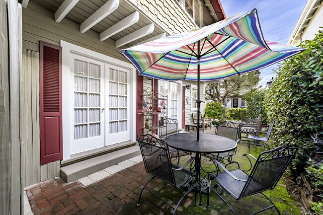 Building Photo - "Charming 4-Bedroom Classic Cottage & Cozy Fireplace in heart of Balboa