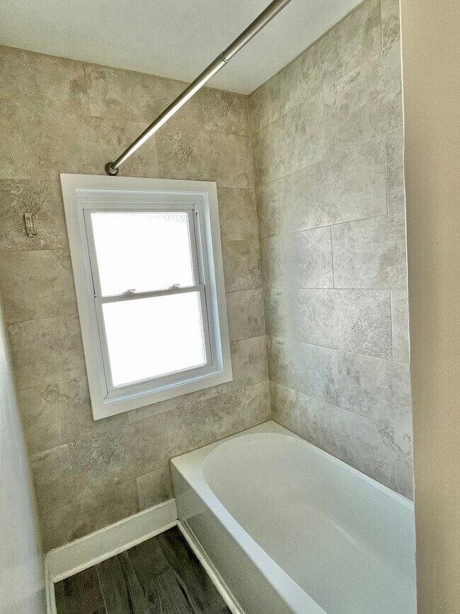 Building Photo - 918 Carpenter St