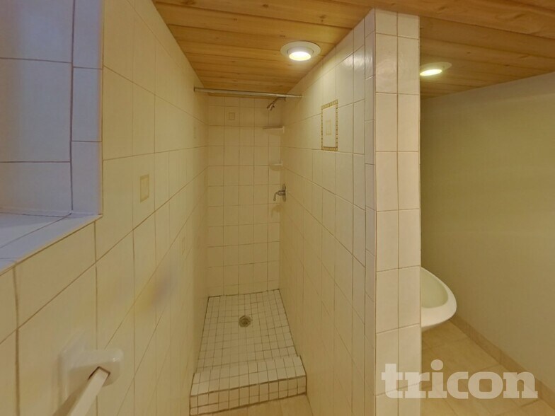 Building Photo - 2605 Eastman Dr