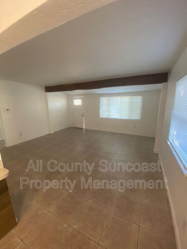 Building Photo - 4814 10th Ave N