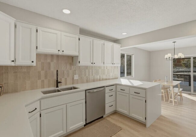 Building Photo - 403 Highland Dr