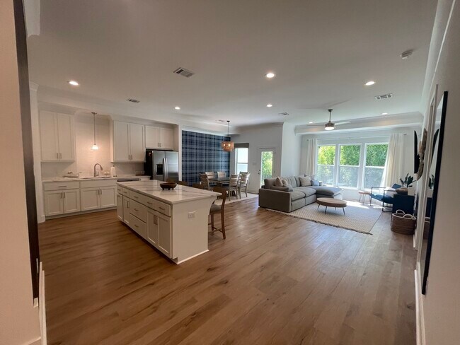 Building Photo - 1549 Alum Creek Dr