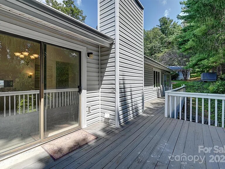 Building Photo - 71 Hollybrook Dr