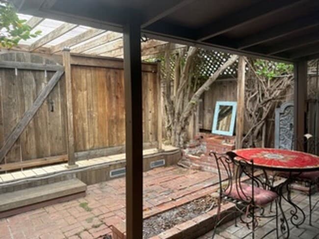 Building Photo - Studio By the Beach