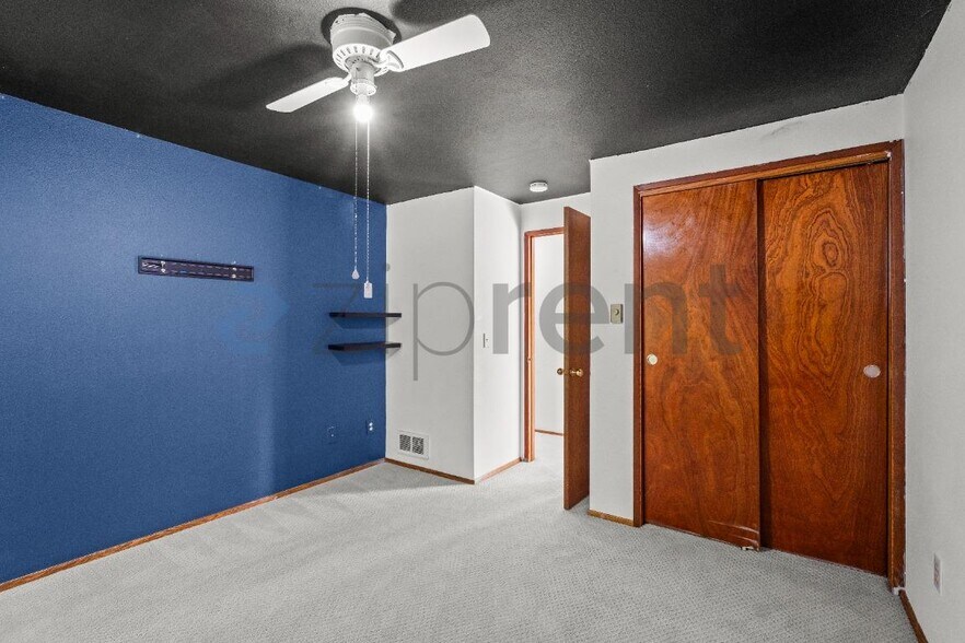 Building Photo - Unit