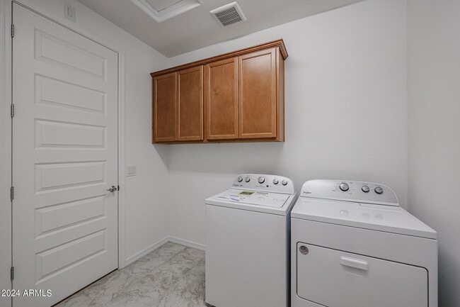 Building Photo - 8752 W Medlock Dr