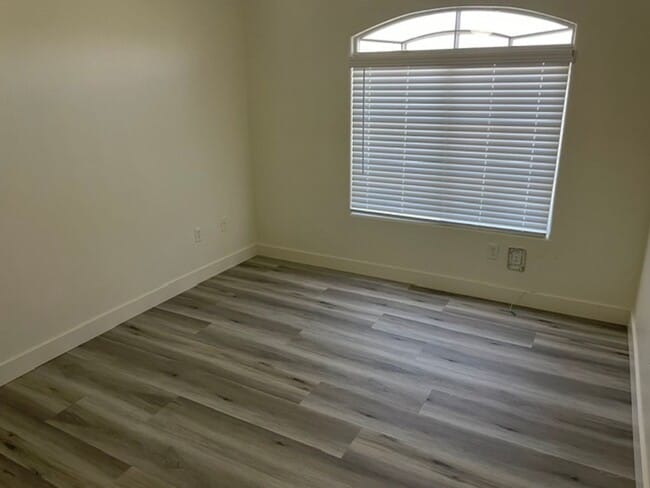 Building Photo - 4 Bd 2 story Home 89148