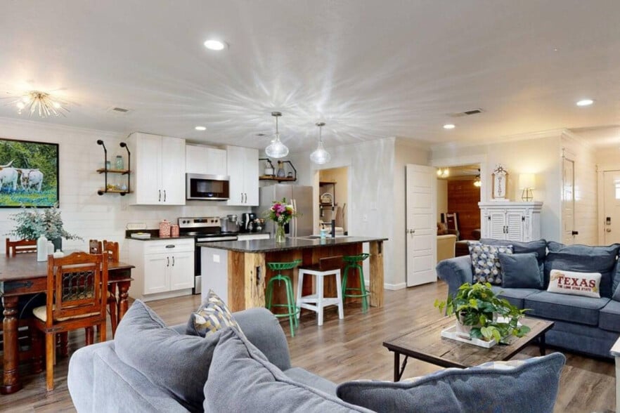 Building Photo - 3004 Red Robin Loop