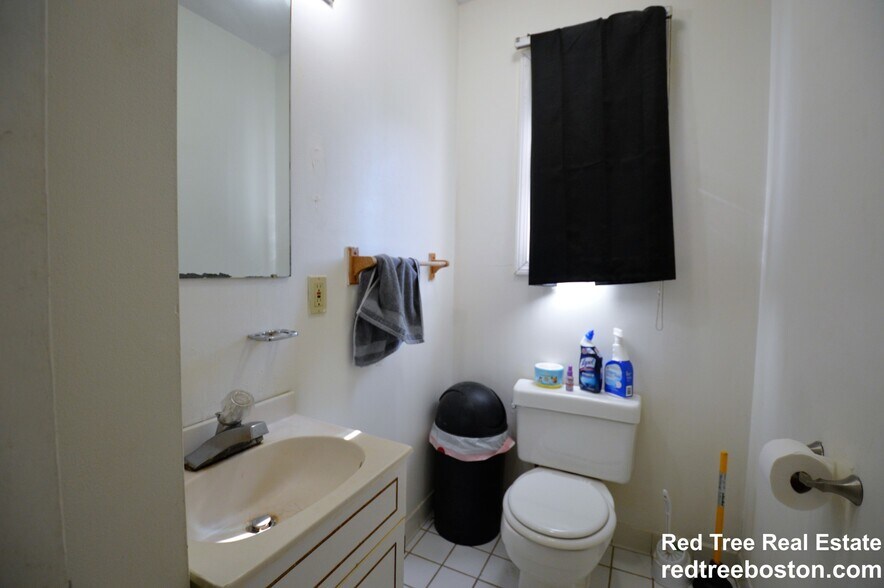 Building Photo - 11 Etna St