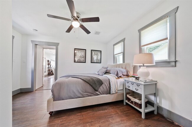 Building Photo - 325 N Sidney St