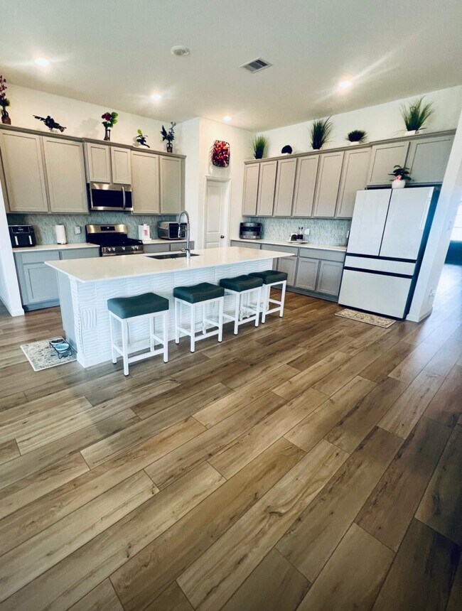 Building Photo - 2807 Gran Castillo Dr