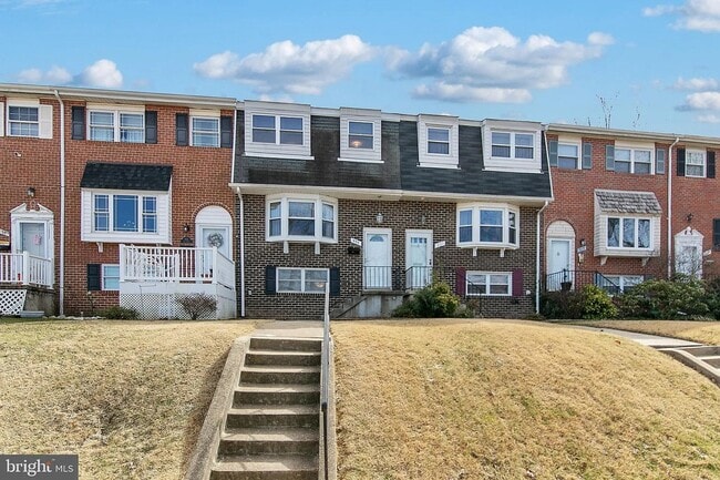 Building Photo - 933 Elm Rd