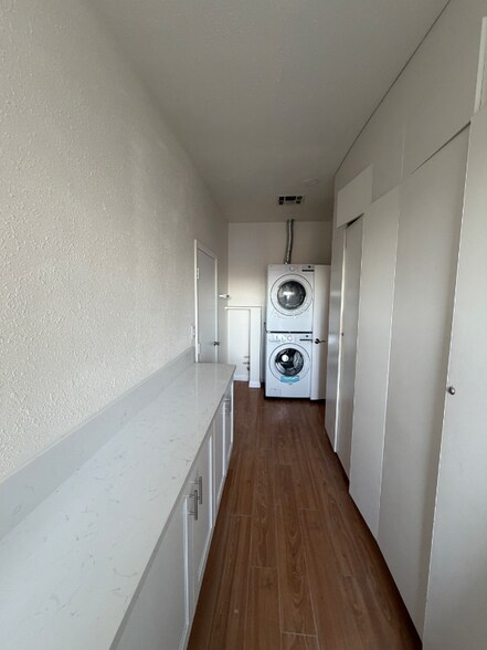 Building Photo - 317 Laurel St