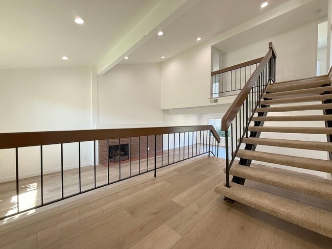 Building Photo - Greenbrook Estate Home