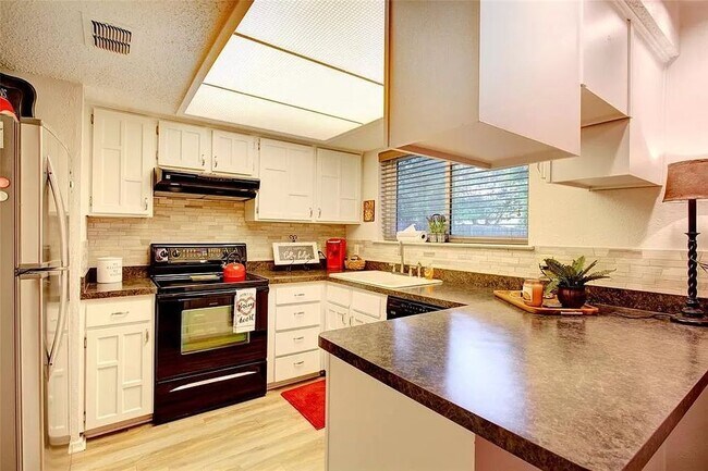 Building Photo - 2311 Vassar Ct