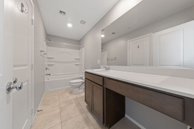 Building Photo - Modern 3-Bedroom + Loft Near VA Hospital