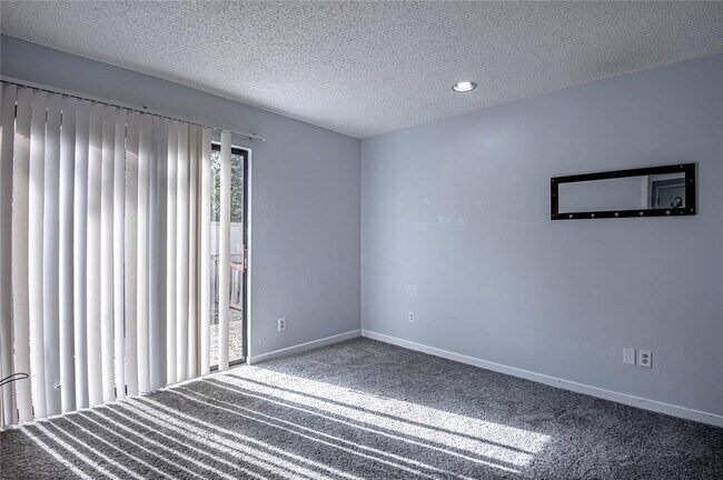 Building Photo - 24468 Country Clb Dr
