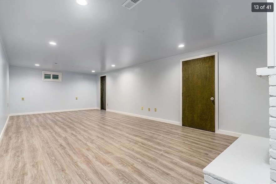 Building Photo - 606 E 35th Ave