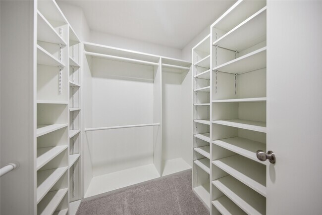 Building Photo - 21 Oldstream Ct