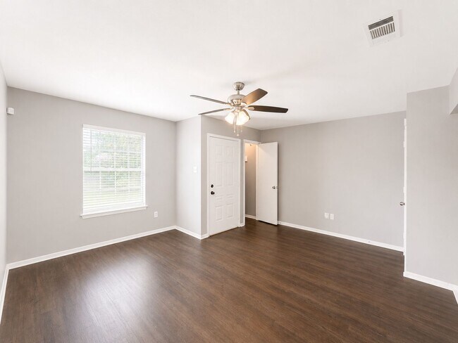 Building Photo - 509 S Beverly St
