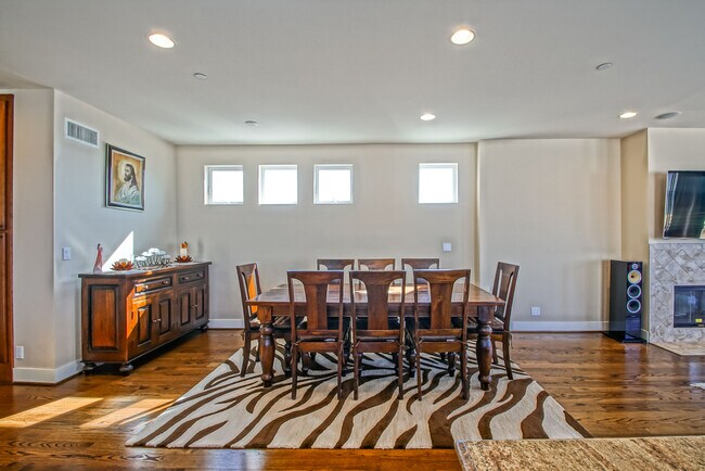 Building Photo - 308 Gull St