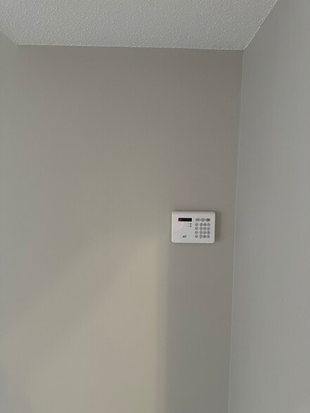 Building Photo - 939 Kingsbury Dr