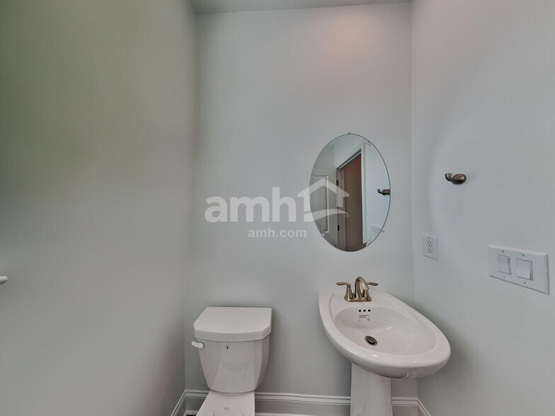 Building Photo - 1335 Soapstone Rd