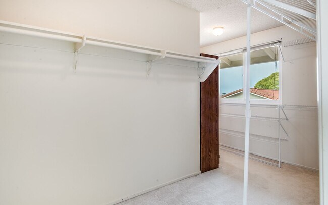 Building Photo - Tranquility on Beachside