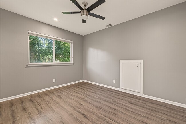 Building Photo - 7203 Timberlake Dr