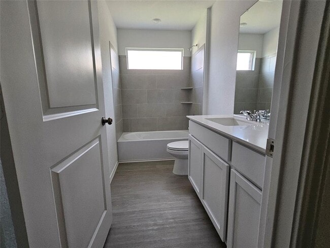 Building Photo - 400 Camargue Dr