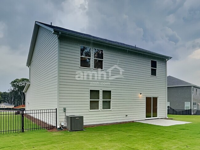 Building Photo - 3880 Chivalry Dr