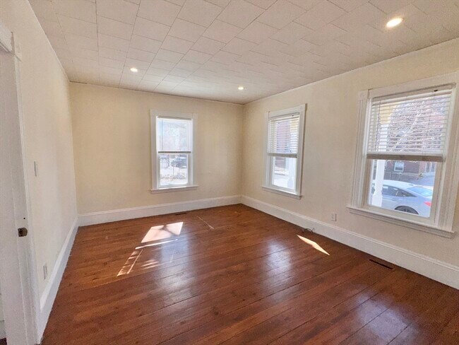 Building Photo - 29 Abbott St