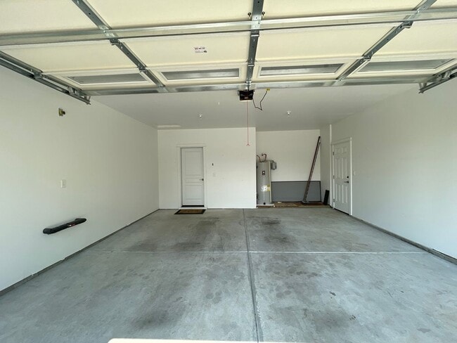 Building Photo - 1296 W Hill Ave