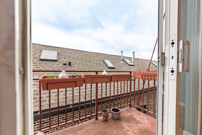 Building Photo - 2356 N Elston Ct
