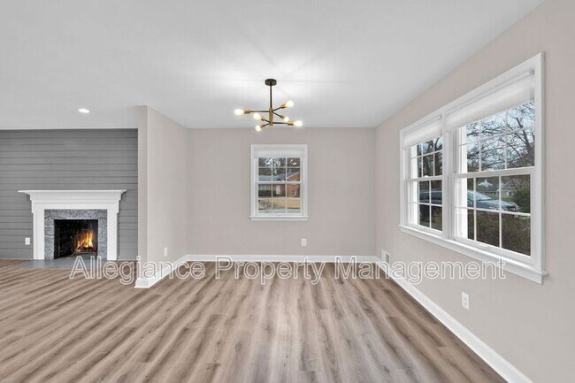 Building Photo - 2215 Lida Ct