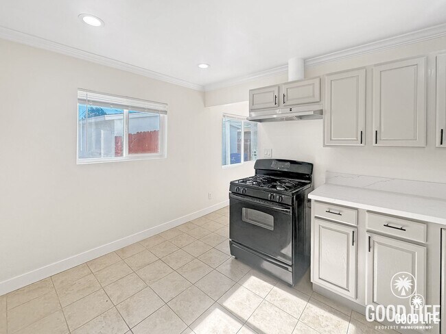 Building Photo - Fond Du Lac Ave