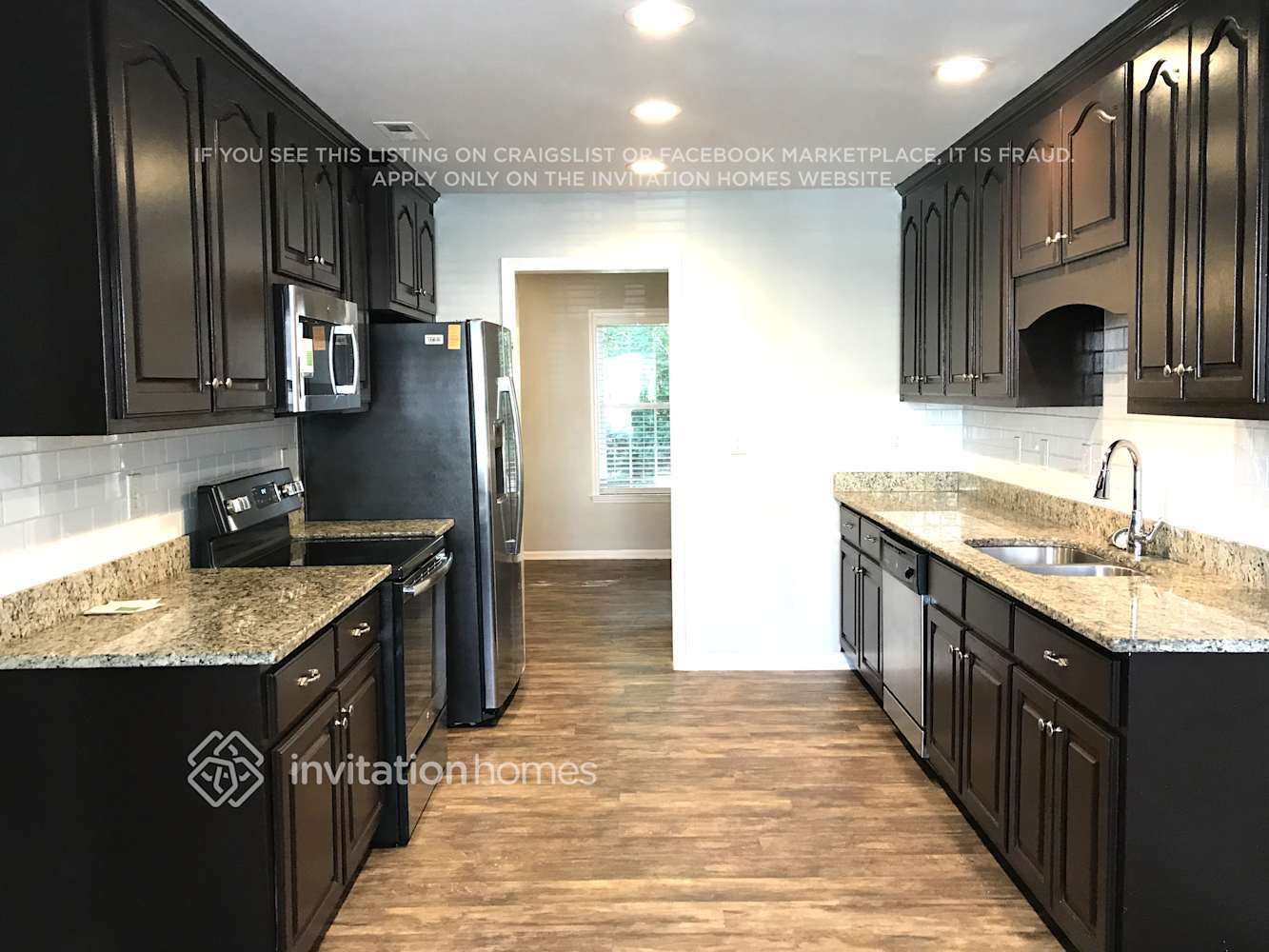 Building Photo - 121 Blackthorne Ct