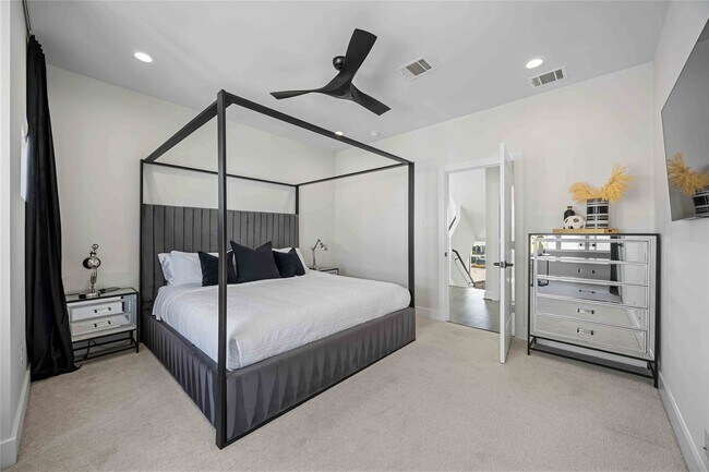 Building Photo - 3018 Markle Dr