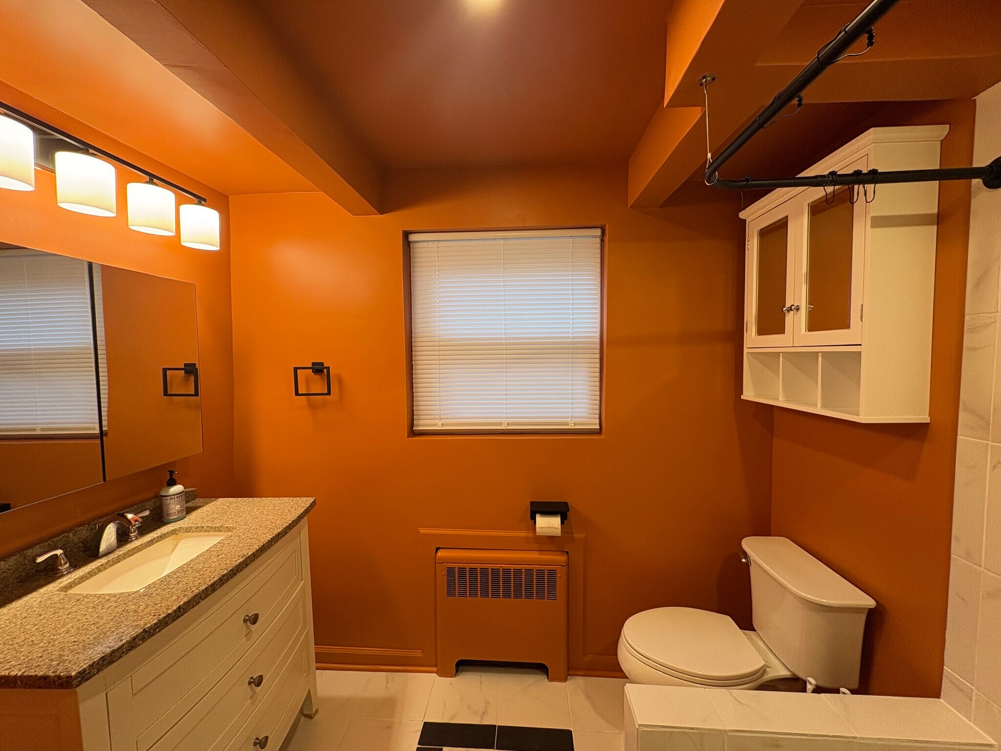 unit 1 - bathroom - 6035 Oakwood Ave