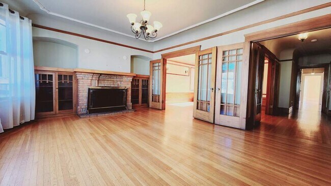 Building Photo - 833-833 24th Ave