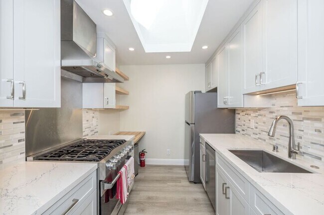 Building Photo - 1009 S Norfolk St