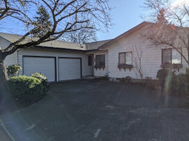 Building Photo - Updated 3-Bedroom, 2.5-Bath Home ~ Solid Surface Flooring and Spacious Kitchen!