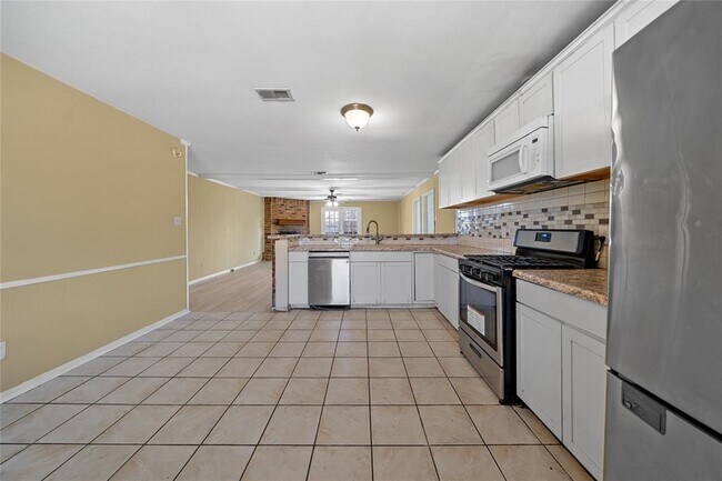 Building Photo - 9746 Seeker St