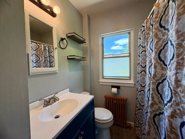 Building Photo - 2 Bedroom 1 Bathroom Townhome Available in Lancaster!