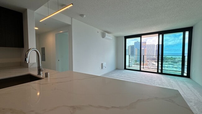 Building Photo - Epitome of modern urban living in the vibrant heart of Kaka'ako 2 Bed 2 Bath 2 PK