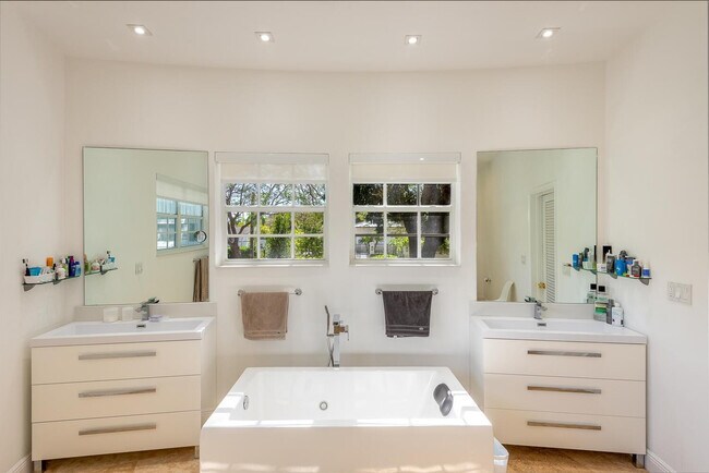 Building Photo - 6205 St