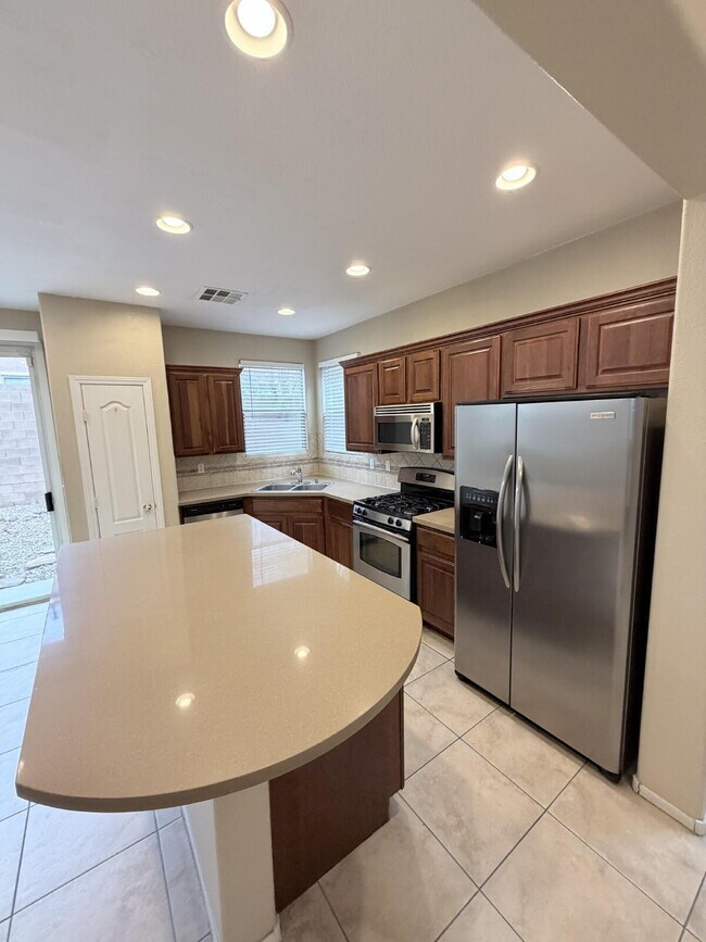 Building Photo - 3 bd 2.5 bath with LOFT